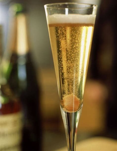 20-best-champagne-cocktails-easy-champagne-drink image