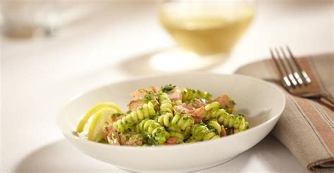 salmon-and-horseradish-spinach-pesto-pasta-food image