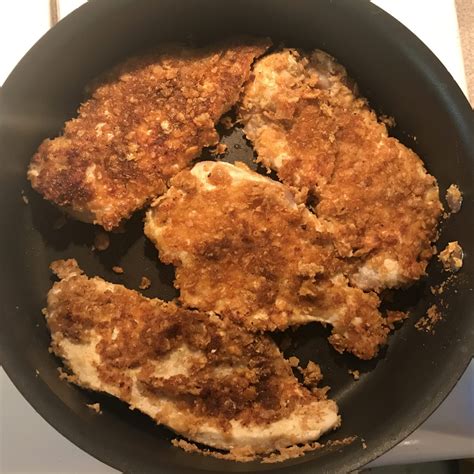 country-fried-chicken-with-creamy-gravy-meal image