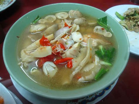 tom-yum-goong-nam-sai-clear-spicy-thai-soup image