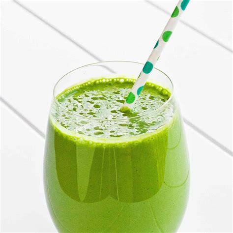 quick-and-easy-green-smoothie-recipe-simply image