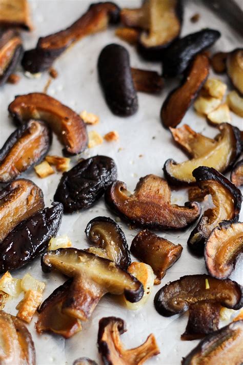 garlicky-roasted-shiitake-mushrooms-worthy-pause image