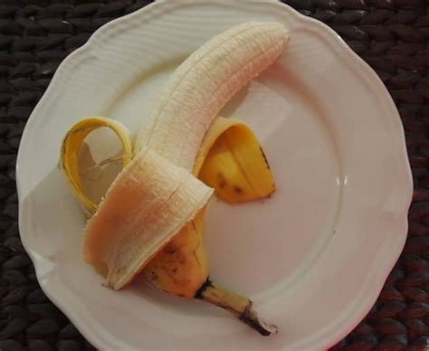 how-to-peel-your-banana-like-a-monkey-canadian image