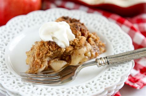 streusel-apple-pie-simple-sassy-and-scrumptious image