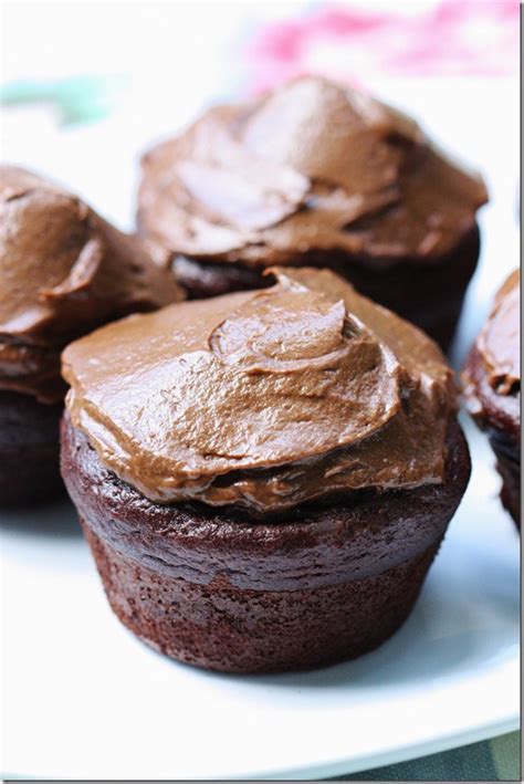 chocolate-avocado-cupcakes-and-frosting-the-full image