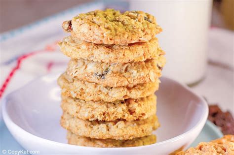 grandmas-old-fashioned-oatmeal-cookies-copykat image