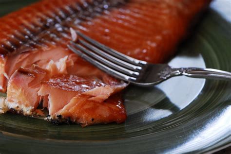 how-to-smoke-salmon-on-the-big-green-egg-delishably image