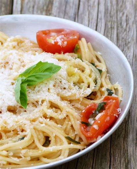 one-pot-caprese-pasta-recipe-eatwell101 image