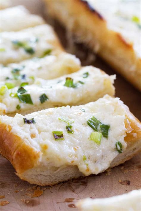 cheesy-garlic-bread-black-angus-copycat-taste-and image