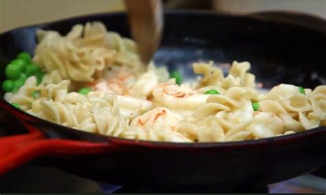 easy-shrimp-pasta-with-peas-food-channel image