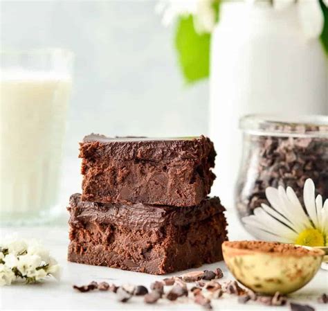healthy-greek-yogurt-brownies-joyfoodsunshine image