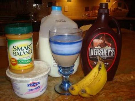 5-ingredients-chocolate-peanut-butter-smoothie-food image