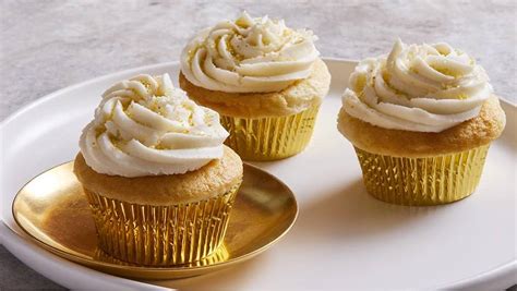 mimosa-cupcakes-with-champagne-frosting-stop-and image