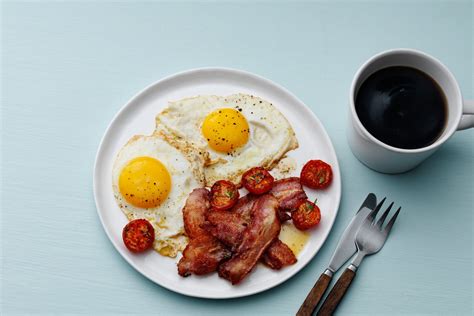 keto-bacon-and-eggs-classic-breakfast-recipe-diet image