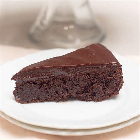 flourless-chocolate-cake-with-chocolate-ganache-lanas image
