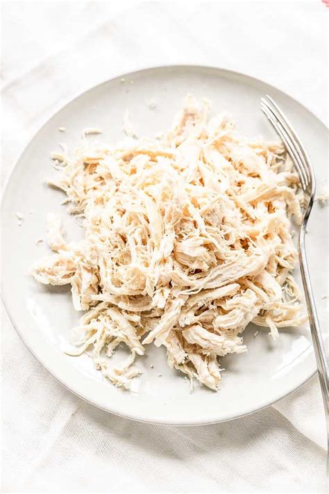 how-to-make-shredded-chicken-video-the image