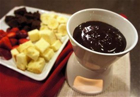 chocolate-caramel-fondue-recipe-recipetipscom image
