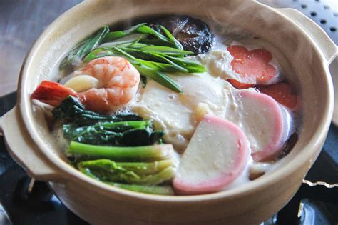 nabeyaki-udon-recipe-japanese-cooking-101 image
