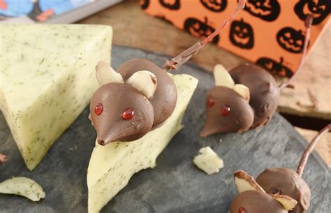 halloween-kiss-mice-recipe-cute-chocolate-cherry image