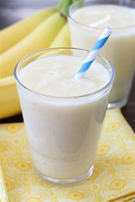 pineapple-banana-and-coconut-smoothie-make-and image