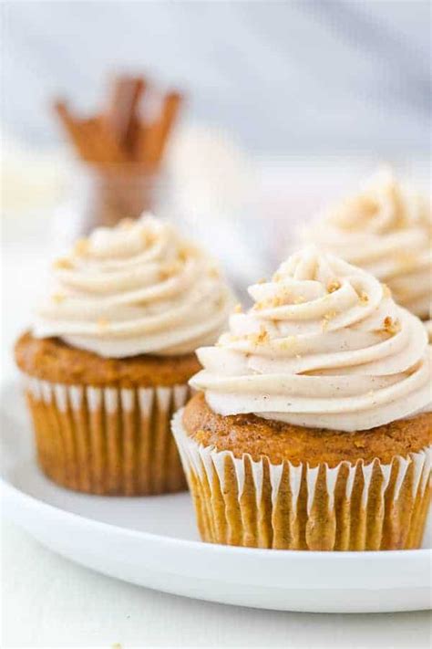 the-best-pumpkin-cupcakes-with-cream-cheese-frosting image