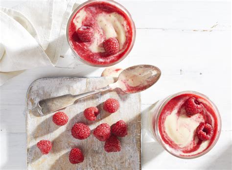 easy-healthy-raspberry-peach-swirl-smoothie image