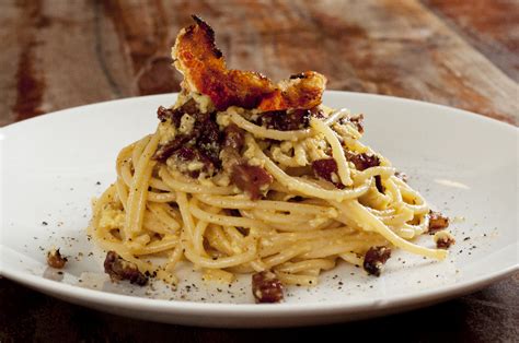 roman-style-spaghetti-alla-carbonara-food-republic image