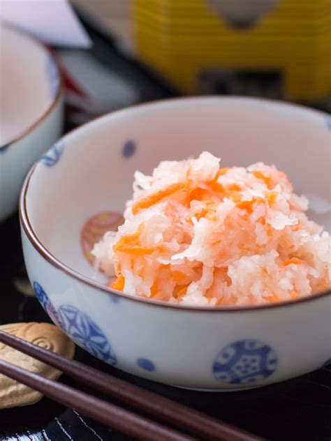 pickled-daikon-and-carrot-kōhaku-namasu image