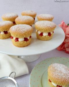 victoria-sponge-cupcakes-the-baking-explorer image