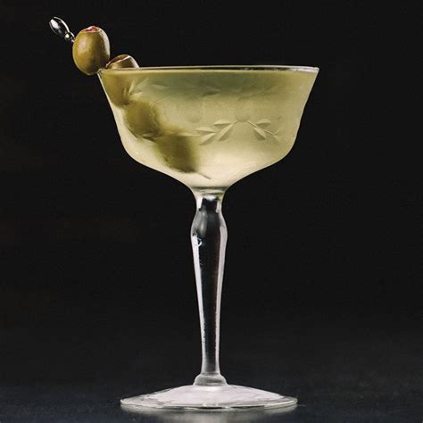 dirty-martini-cocktail-recipe-liquorcom image