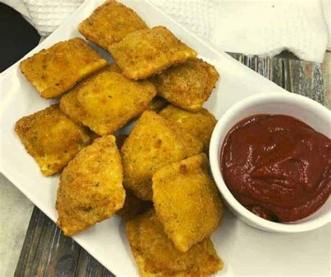 air-fryer-olive-garden-toasted-ravioli-fork-to-spoon image