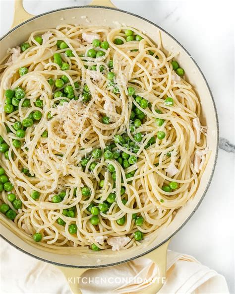 spaghetti-with-mascarpone-alfredo-sauce-and-sugar image