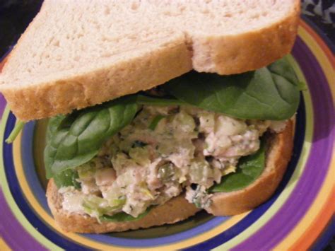 tuna-celery-dill-sandwich-21-day-wonder-diet-day image