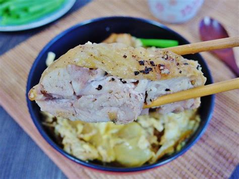 oyakodon-recipe-chicken-and-egg-rice-bowl-spring image