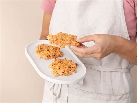 3-ingredient-crunchy-cornflake-cookies image