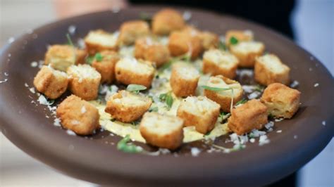 macaroni-cheese-croquettes-recipe-food-network-uk image
