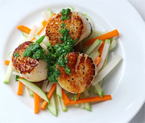 wow-factor-seared-scallops-with-asian-slaw-blue image