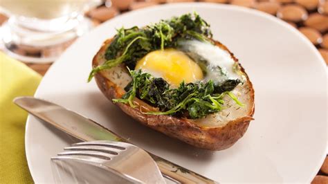 baked-potato-and-eggs-florentine-epicurecom image