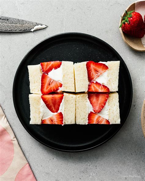japanese-fruit-sandwich-strawberry-sando image