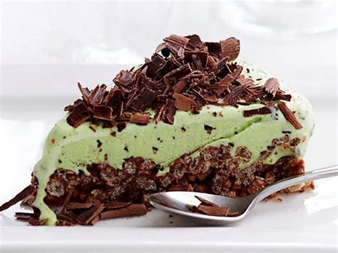 chocolate-mint-ice-cream-pie-recipe-womans-world image