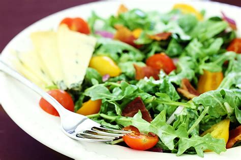 arugula-salad-with-bacon-tomatoes-buttermilk-dressing image