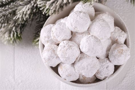 kourambiethes-greek-cookie-recipe-the-spruce-eats image
