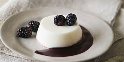 buttermilk-panna-cotta-with-blackberry-sauce-dessert image