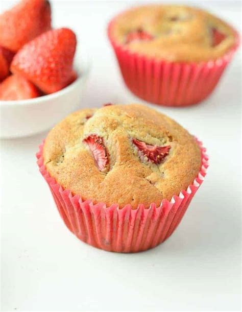 easy-vegan-strawberry-muffins-the-conscious-plant image