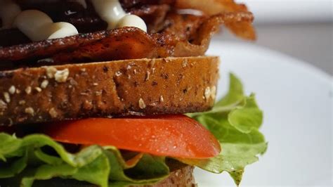 bacon-lettuce-and-tomato-blt-sandwich image