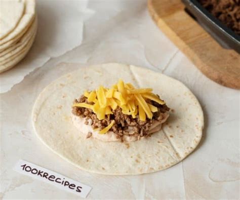cheesy-taco-pockets-recipe-100krecipes image