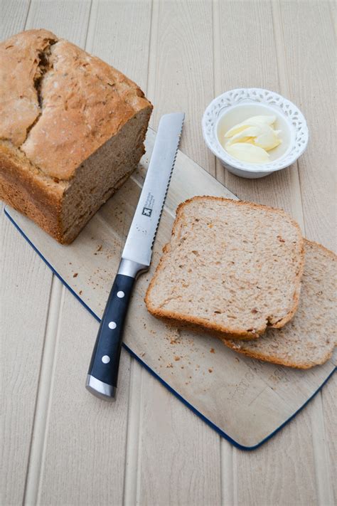sundried-tomato-bread-bread-maker-recipe-tinned image
