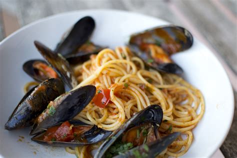 sicilian-recipe-pasta-alle-cozze-pasta-with-mussels image