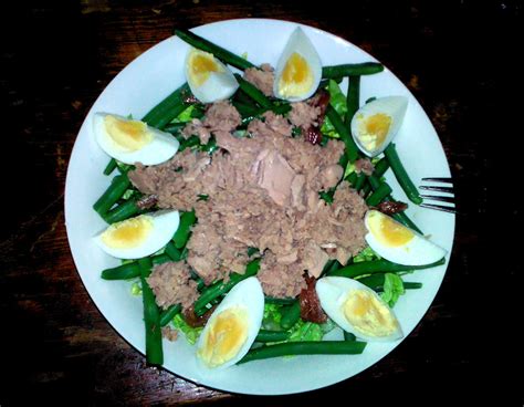savory-tuna-anchovy-salad-bigovencom image