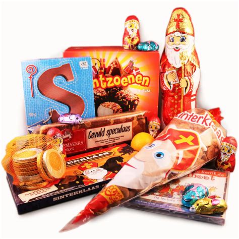 sinterklaas-holiday-candy-what-dutch-people-eat image